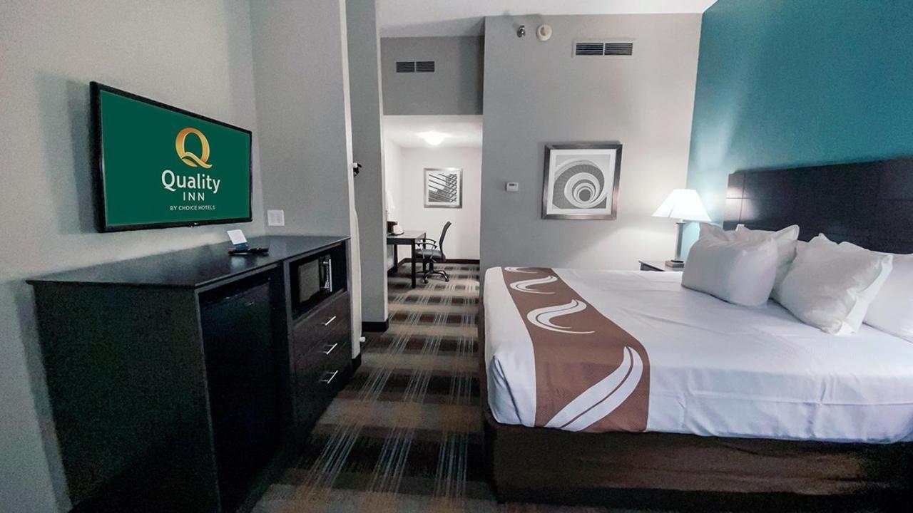 Quality Inn Roseville-Detroit North Экстерьер фото