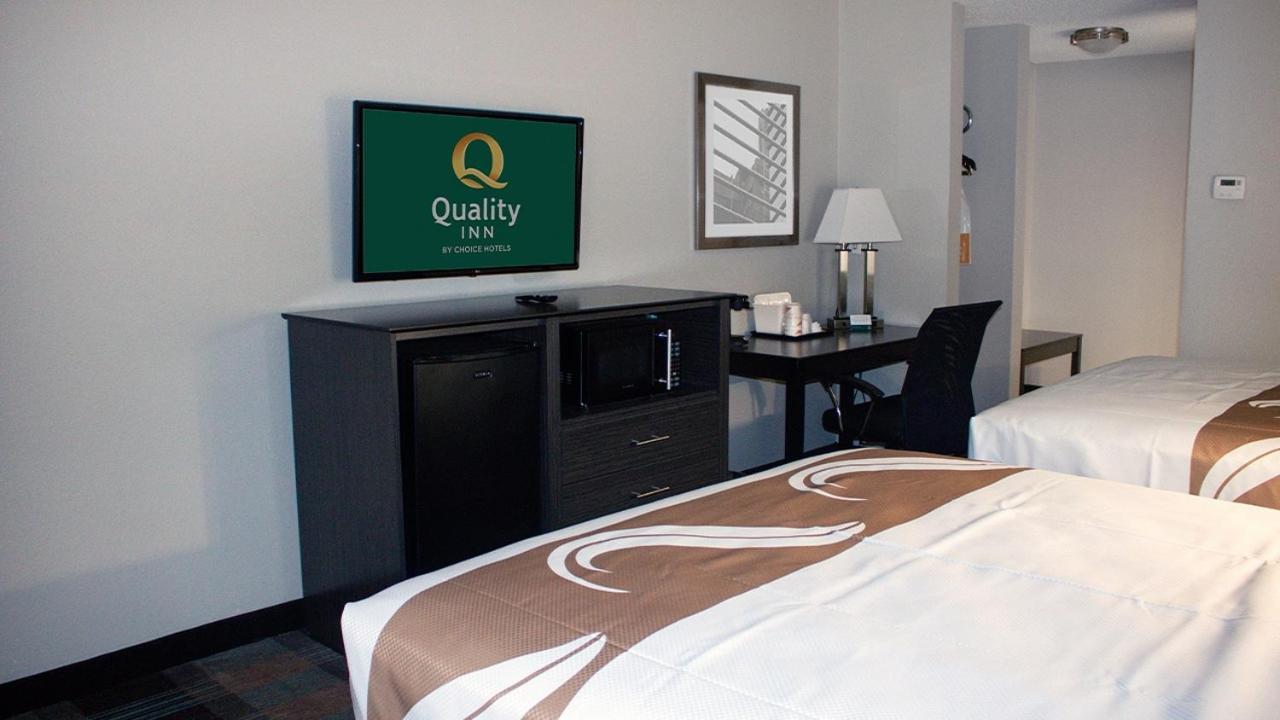 Quality Inn Roseville-Detroit North Экстерьер фото